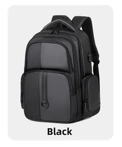 Vue détaillée du sac à dos business noir montrant le port de charge USB et les bretelles