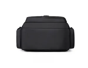 Vue détaillée du dos en mesh respirant du sac à dos professionnel noir