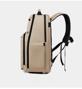 Vue latérale du sac à dos business beige avec compartiments zippés et bretelles rembourrées