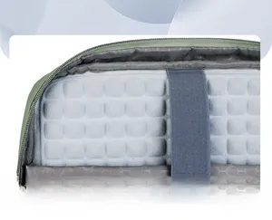 Detail of 3D shock-absorbing air cushion lining and elastic strap for laptop protection