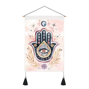 Tapisserie Main de Hamsa avec œil et lune, barre en bois et décoration à franges noires