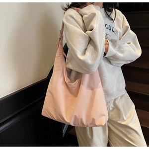Detail of pink large-capacity tote bag featuring soft fabric texture and wide shoulder strap