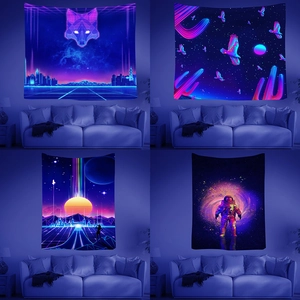 Tapiz de Neón Cyberpunk para Colgar en la Pared Synthwave Vaporwave Paisaje Astronauta Tapiz para Decoración de Habitación Estética Arte Tela de Poliéster Con Accesorios
