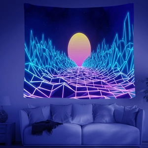 Tapiz de pared retro-futurista con rejilla solar de neón en un entorno acogedor