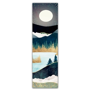 Détail d'art mural de paysage avec montagnes bleues et pins dorés au lever du soleil