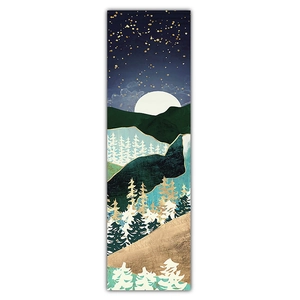 Détails de la tapisserie verticale avec montagnes au lever du soleil et forêt dorée