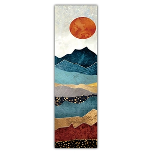 Détail d'une tapisserie abstraite avec paysage de montagne et soleil au fini texturé