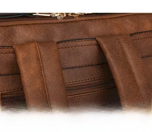 Detailaufnahme der braunen PU-Leder Rucksackgurte mit langlebiger verstärkter Naht