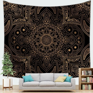 Wandtapijt mandala bohemien met goudkleurig bloemenpatroon op zwarte stof voor decoratie