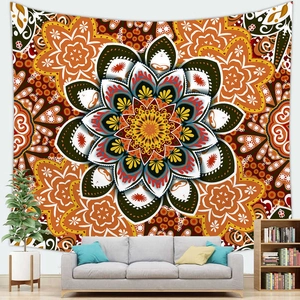 Detail van een bohemien mandala wandtapijt met ingewikkelde oranje en bruine patronen