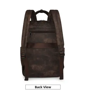 Dettaglio dello schienale di uno zaino in pelle PU marrone con fascia per trolley