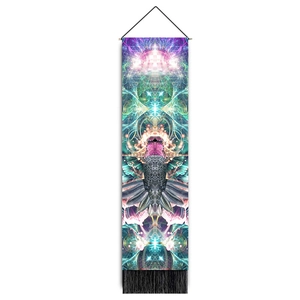 Detailansicht eines Meditationsteppichs mit Kolibri-Motiv und neongeometrischen Mustern