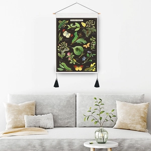 Detail eines Vintage Insekten-Wandteppichs mit Schmetterlingen und schwarzen Quasten