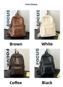 Detalle de mochilas grandes de cuero suave en colores marrón, blanco, café y negro