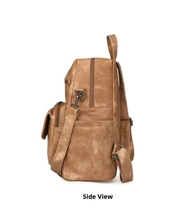 Vista lateral de mochila vintage de cuero PU marrón con compartimentos y herrajes de bronce