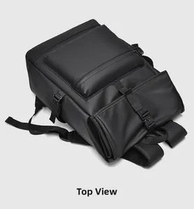 Vue de dessus du sac à dos étanche noir avec boucles tactiques et bretelles rembourrées