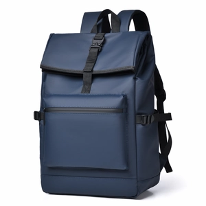 Sac à dos de voyage bleu marine minimaliste en nylon imperméable avec fermeture à rabat