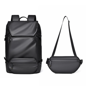 Vue détaillée de l'ensemble sac à dos étanche pour ordinateur et sacoche bandoulière