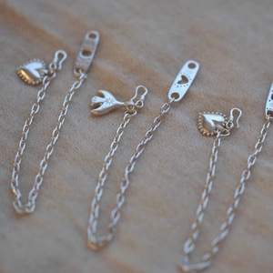 Bracelet en argent sterling S925 avec breloques délicates en forme de cœur et d'oiseau volant