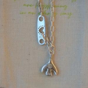 Collier en argent S925 avec pendentifs oiseau et épingle à nourrice sur toile