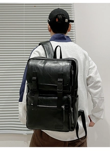 Vue arrière du sac à dos en cuir PU noir avec sangles à boucle et grande poche avant