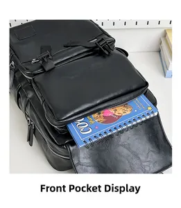 Poche frontale du sac à dos vintage en similicuir montrant le rangement pour un carnet