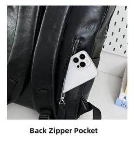 Détail de la poche arrière zippée antivol sur un sac à dos en cuir noir vintage