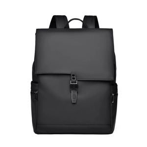 Sac à dos d'affaires noir pour hommes avec design carré minimaliste et fermeture rabat