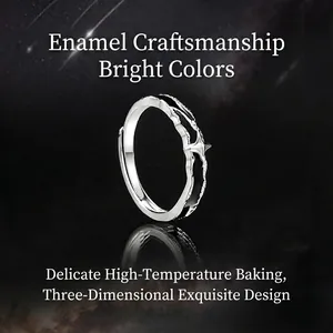 Bague étoile noire style rétro vintage avec finition polie et reflet miroir céleste