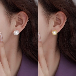Copper Irregular Triangle Artificial Pearl Stud Earrings With Twisted Metal Weave For Women French Vintage Style Elegant Accessory