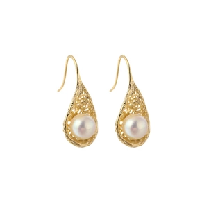 Detail of gold hollow woven teardrop earrings featuring a white freshwater pearl inlay