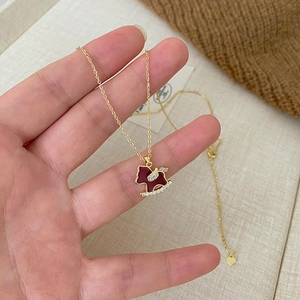 Collier Pendentif Cheval À Bascule À La Mode En Cuivre Avec Émail Rouge Et Zircon Blanc Pour Femmes