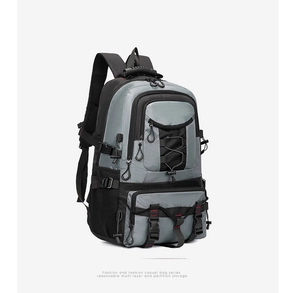 Detail der Reißverschlussfächer und Partitionsspeicherung des taktischen Outdoor-Rucksacks