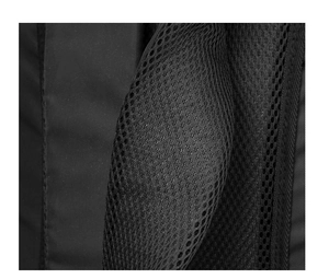 Detail der atmungsaktiven Air-Mesh-Polsterung an den Trägern des taktischen Rucksacks