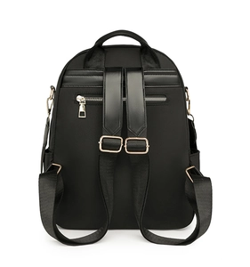 Détail du dos du sac à dos en nylon noir avec poche zippée antivol dissimulée