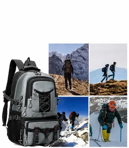 Dettaglio del sistema dorsale ergonomico di un grande zaino da trekking grigio e mimetico