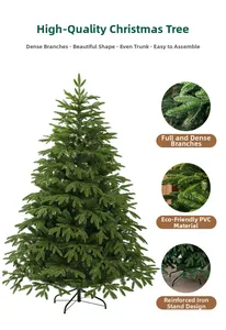 Détails macro des branches en PVC dense et du support en fer renforcé du sapin de Noël