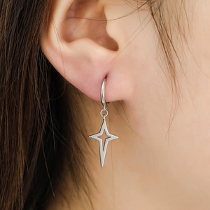Elegant 925 sterling silver geometric star earrings featuring a minimalist polished design