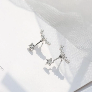 Exquisite silver star-shaped curved earrings with sparkling zirconia in a minimalist style