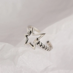 Minimalist s925 silver open ring featuring a hollow star and woven textured band