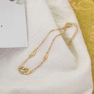 Macro shot of 925 silver gold bracelet featuring interlocking rings and S925 engraved tag