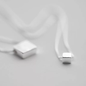Minimalistische 925er Sterlingsilber-Halskette mit mehrlagigen geometrischen Würfeln