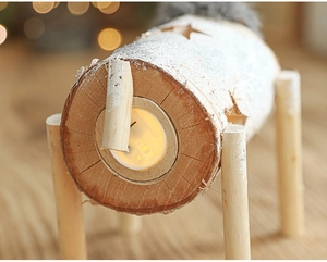 Detailaufnahme des Holzsockels mit Sternausschnitt und Schalter für die Beleuchtung