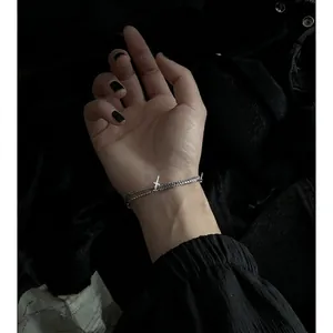 Bracciale a doppio strato in argento S925 con ciondolo a croce da donna stile dark