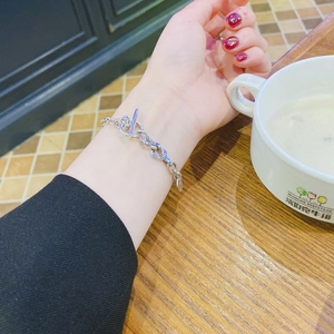 S925 sterling silver chunky link bracelet with a classic toggle clasp on wrist