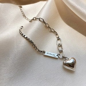 Bracelet vintage en argent 925 avec plaque Lucky Girl et charm cœur sur satin