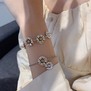 Vintage Daisy Bracelet For Women Copper Plated White Gold Retro Oxidized Floral Charm Bracelet Forest Style Jewelry Gift