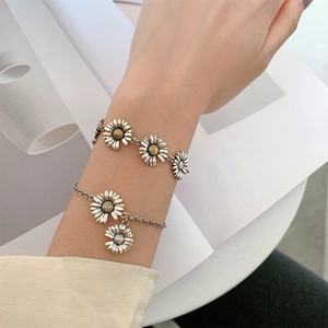 Vintage S925 sterling silver daisy bracelet with retro floral links for women