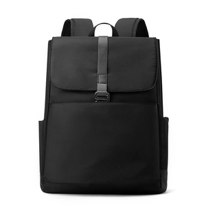 Sac à dos d'ordinateur noir minimaliste imperméable avec rabat et boucle métallique