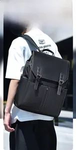 Sac à dos noir minimaliste haute performance avec doubles boucles rétro et finition mate